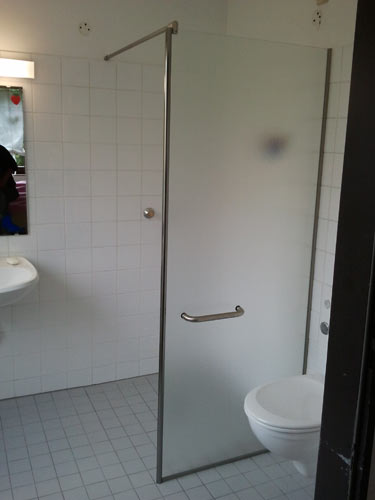 Duschabtrennung in Behindertenwohnheim