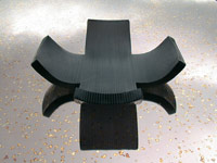 Glasschale aus schwarzem Glas in Kreuzform