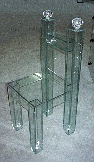 Stuhl ganz aus Glas
