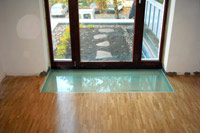 Begehbares Glas